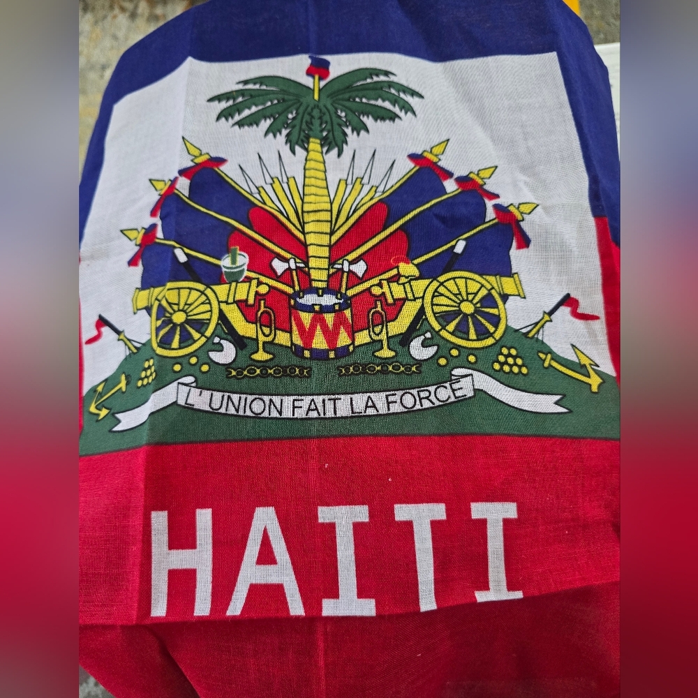 NWOT Haitian Flag Bath Bandana